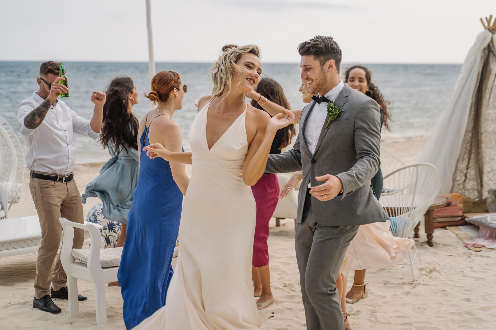 Bride & groom dancing