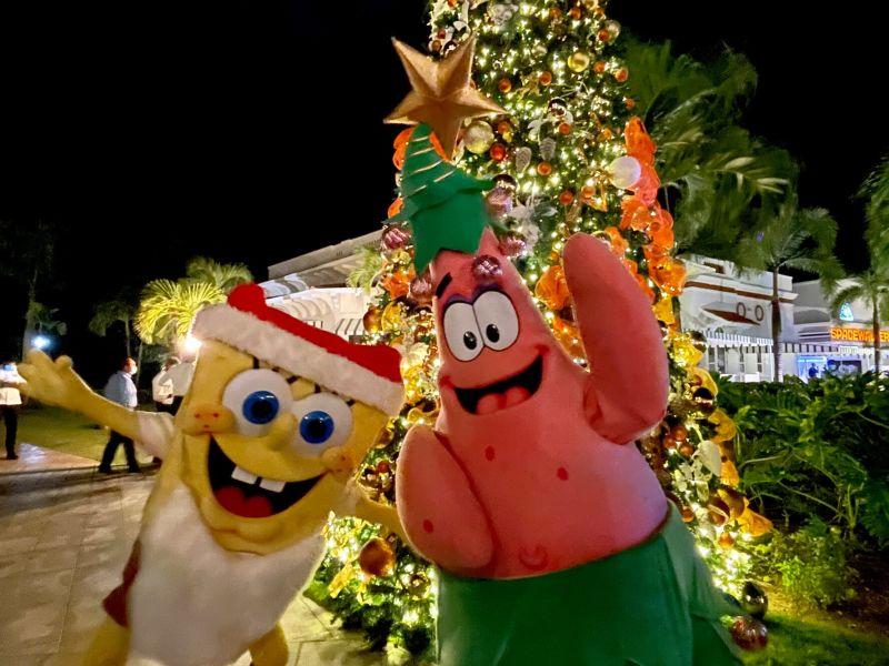 Nickelodeon characters near a Christmas tree