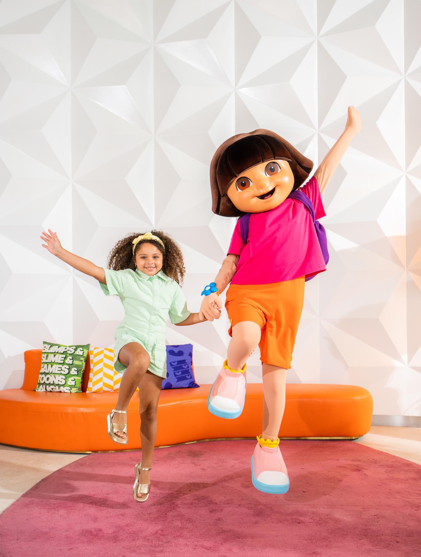 meet and greet with Dora