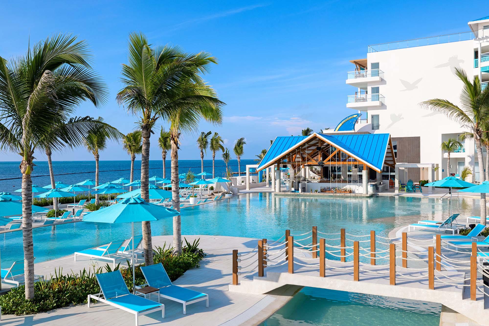 swim up bar