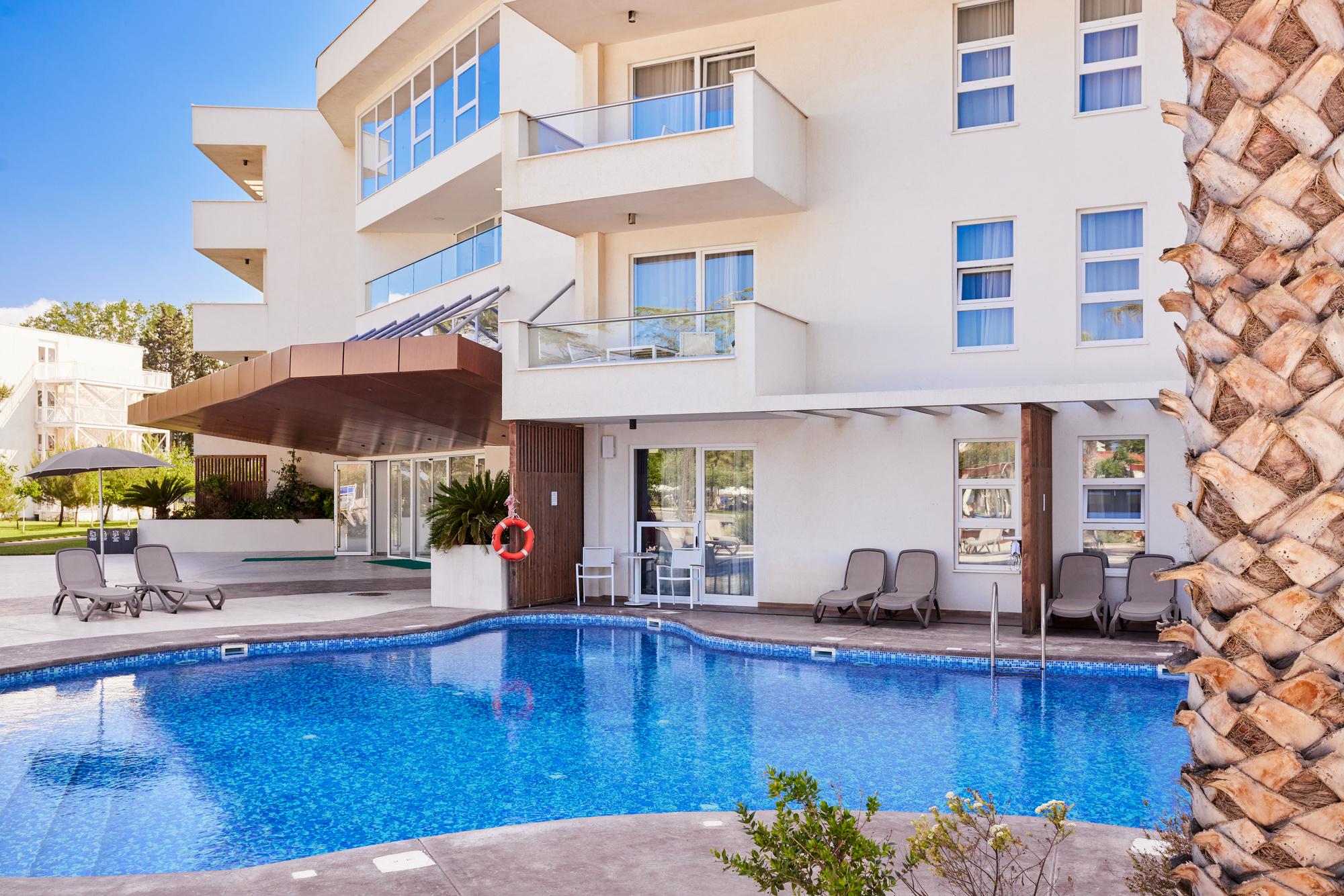 Premium Two Bedroom Swim Up Suite Rooms Azul Beach Resort Montenegro