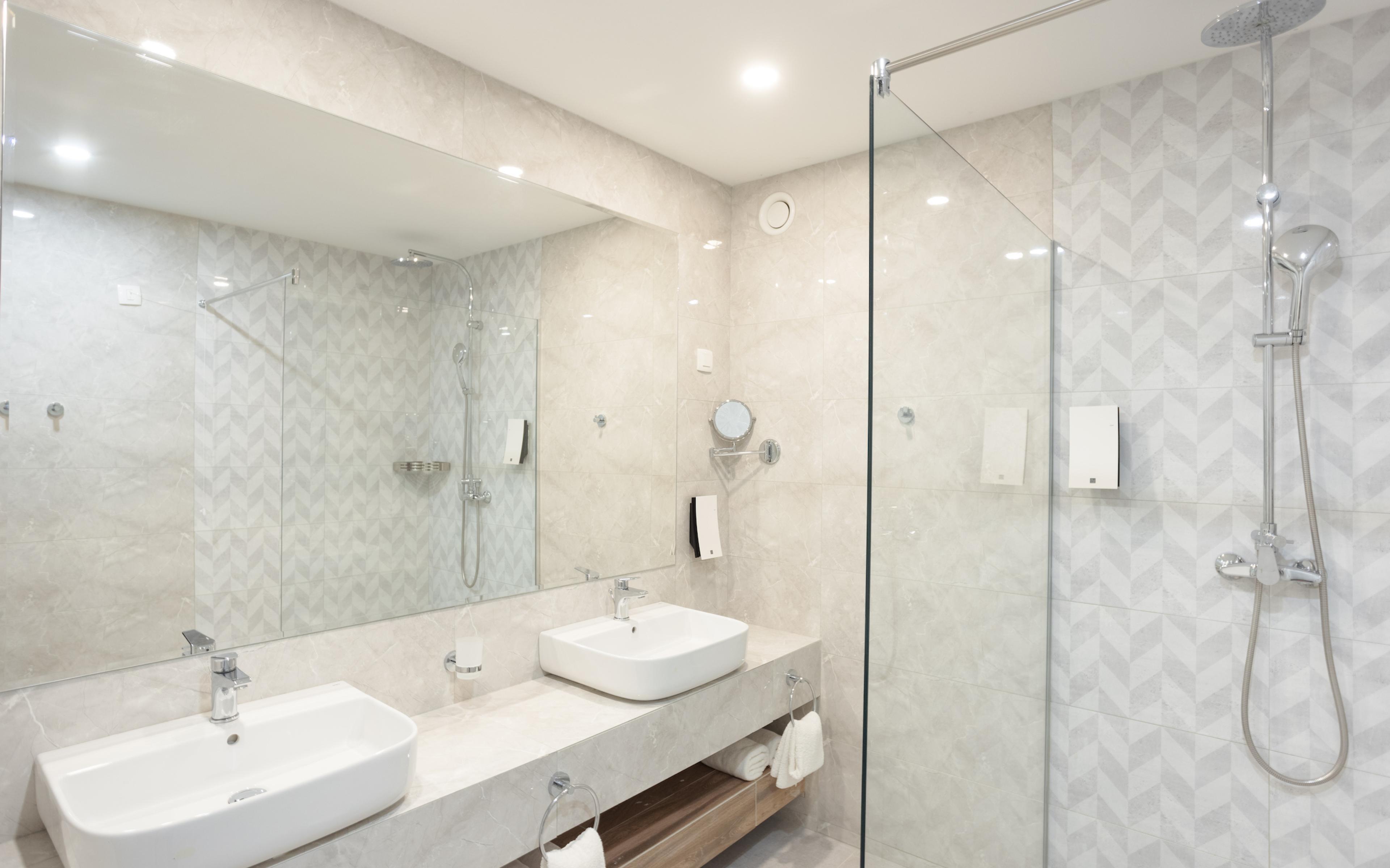 Azul Beach Resort Montenegro premium suite bathroom